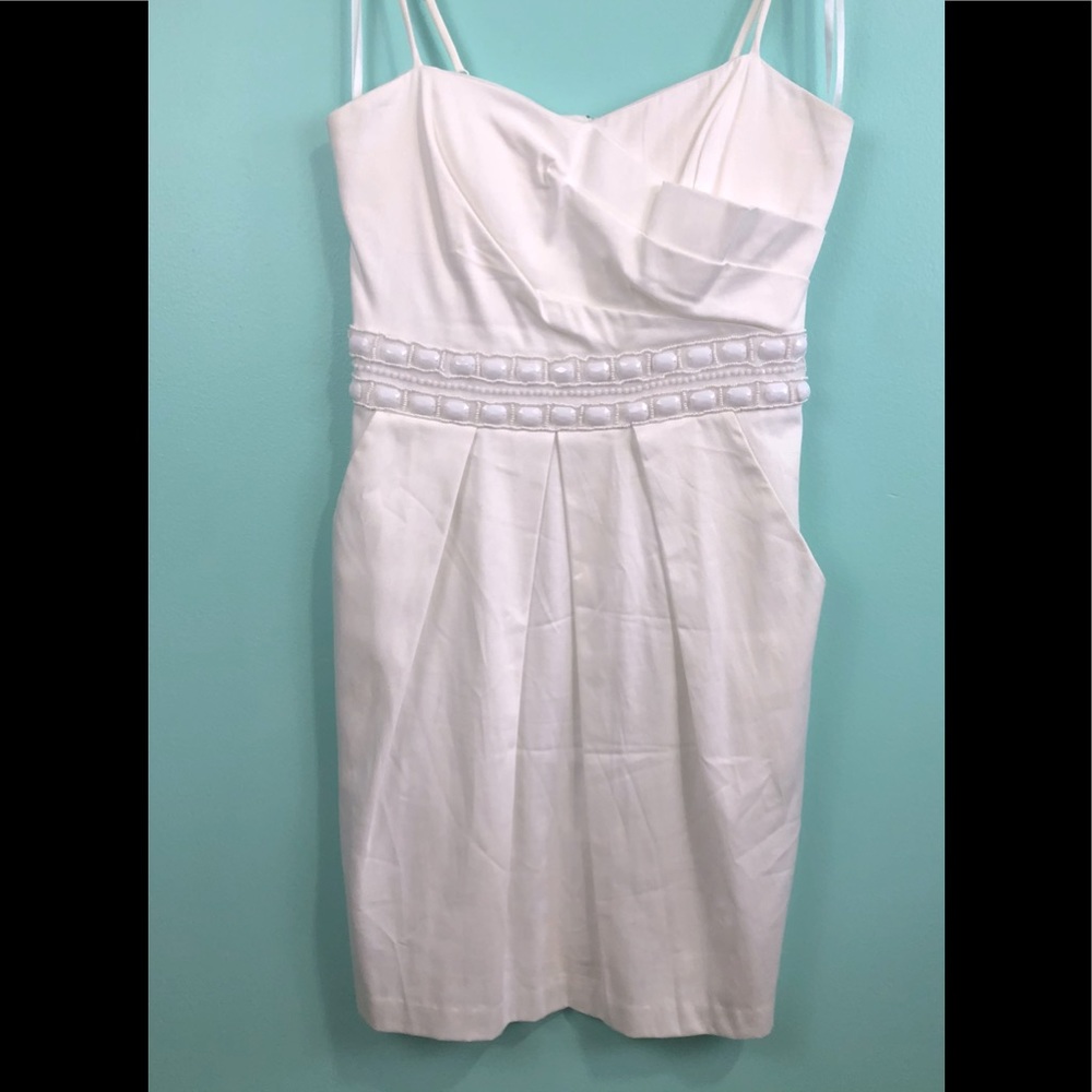 💕White mini dress with white waist embellis…